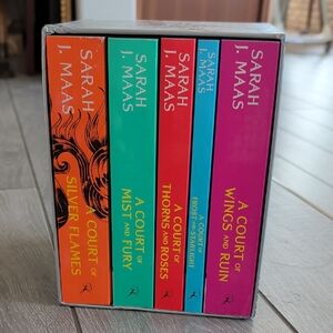 A Court Of Thorns And Roses Box Set